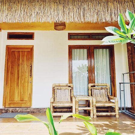 Peraja Bungalows Loyok Sangyang Exterior photo
