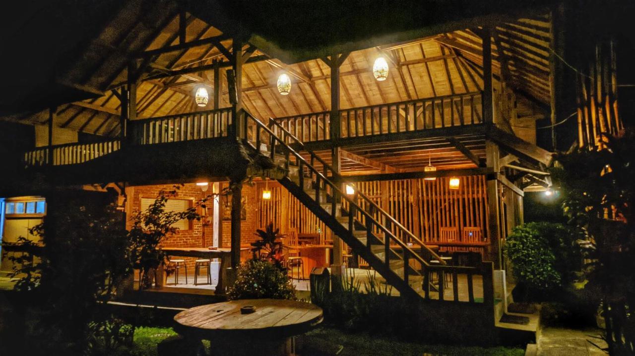 Peraja Bungalows Loyok Sangyang Exterior photo