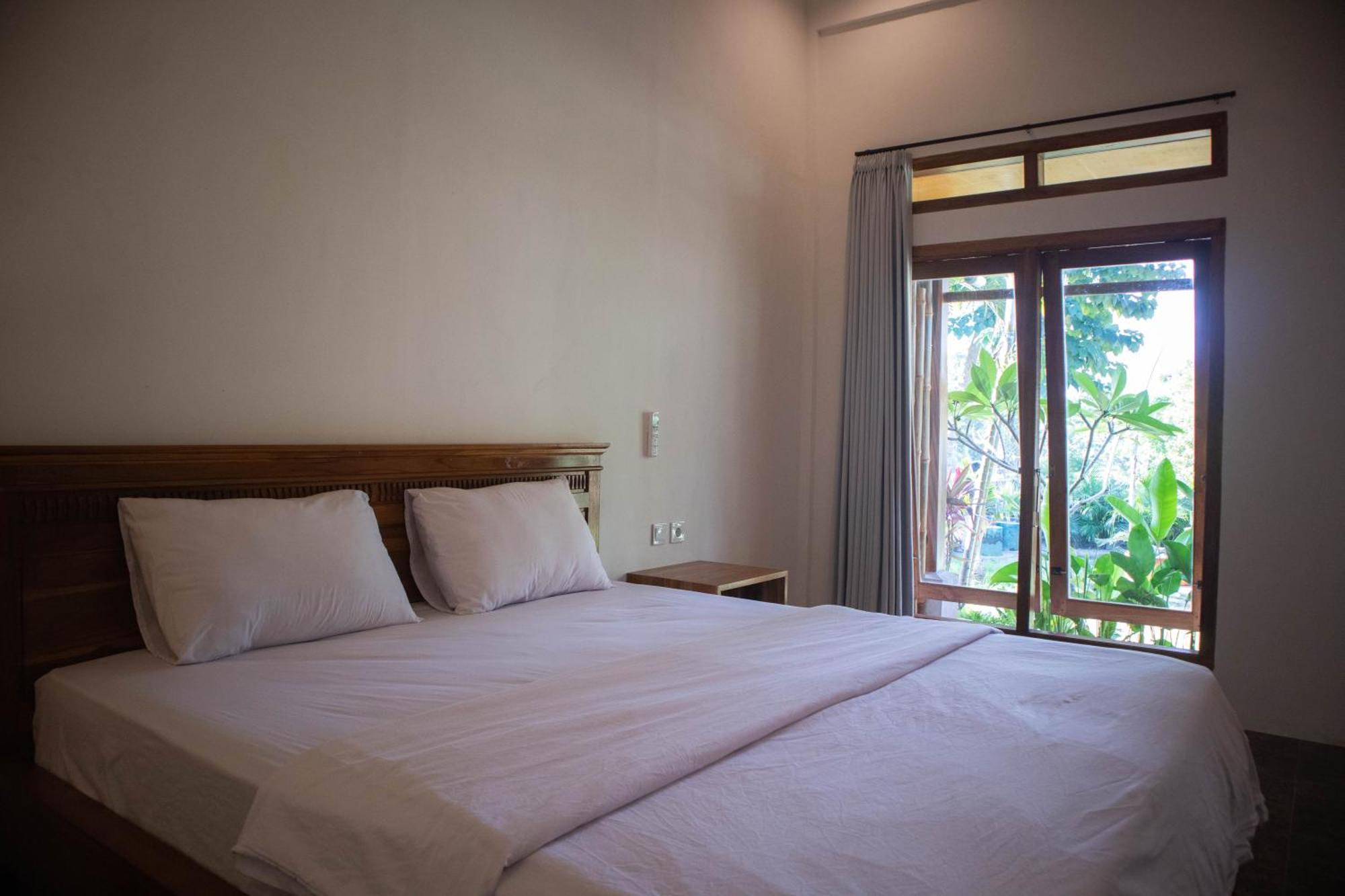 Peraja Bungalows Loyok Sangyang Exterior photo