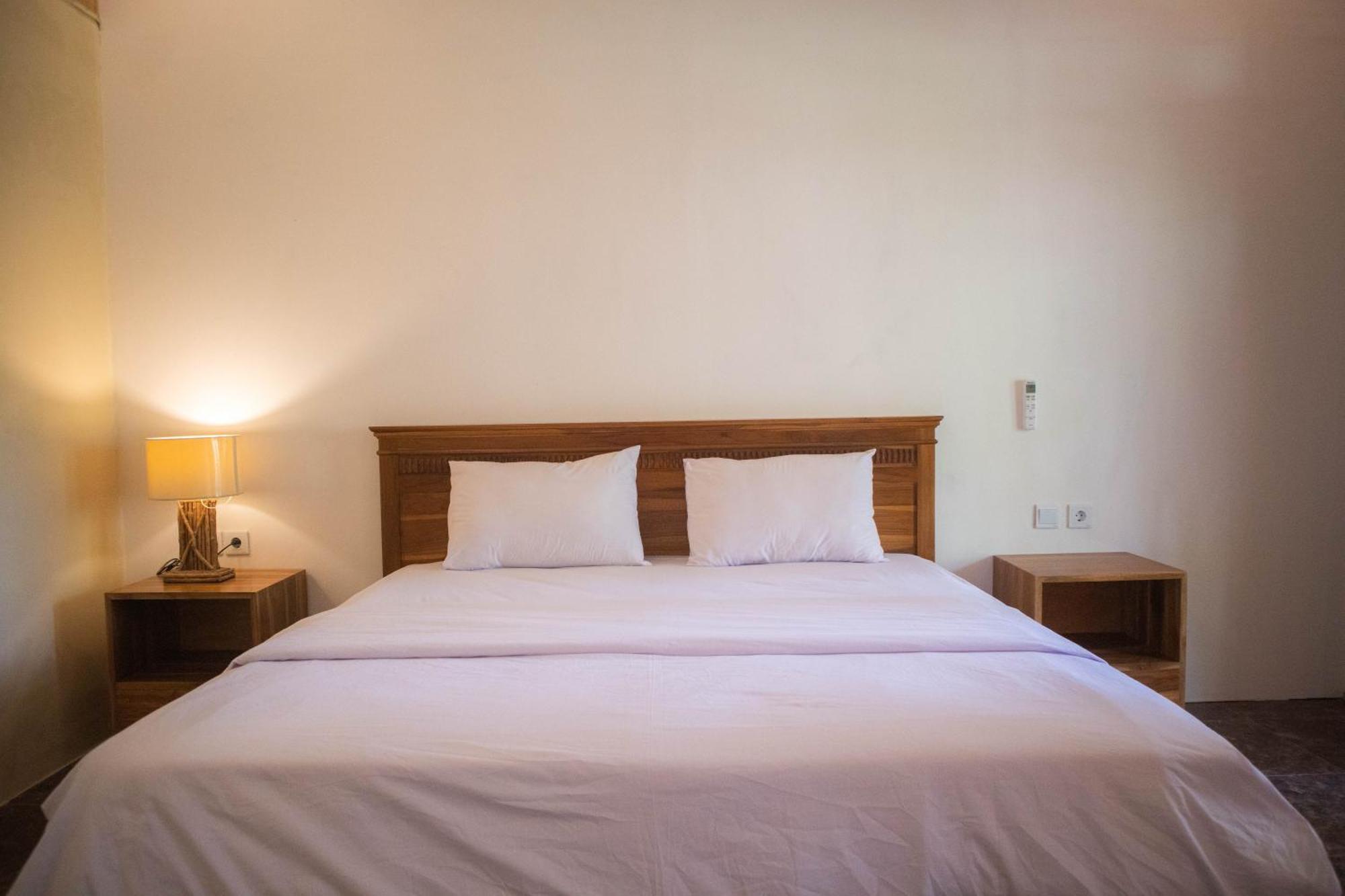 Peraja Bungalows Loyok Sangyang Room photo