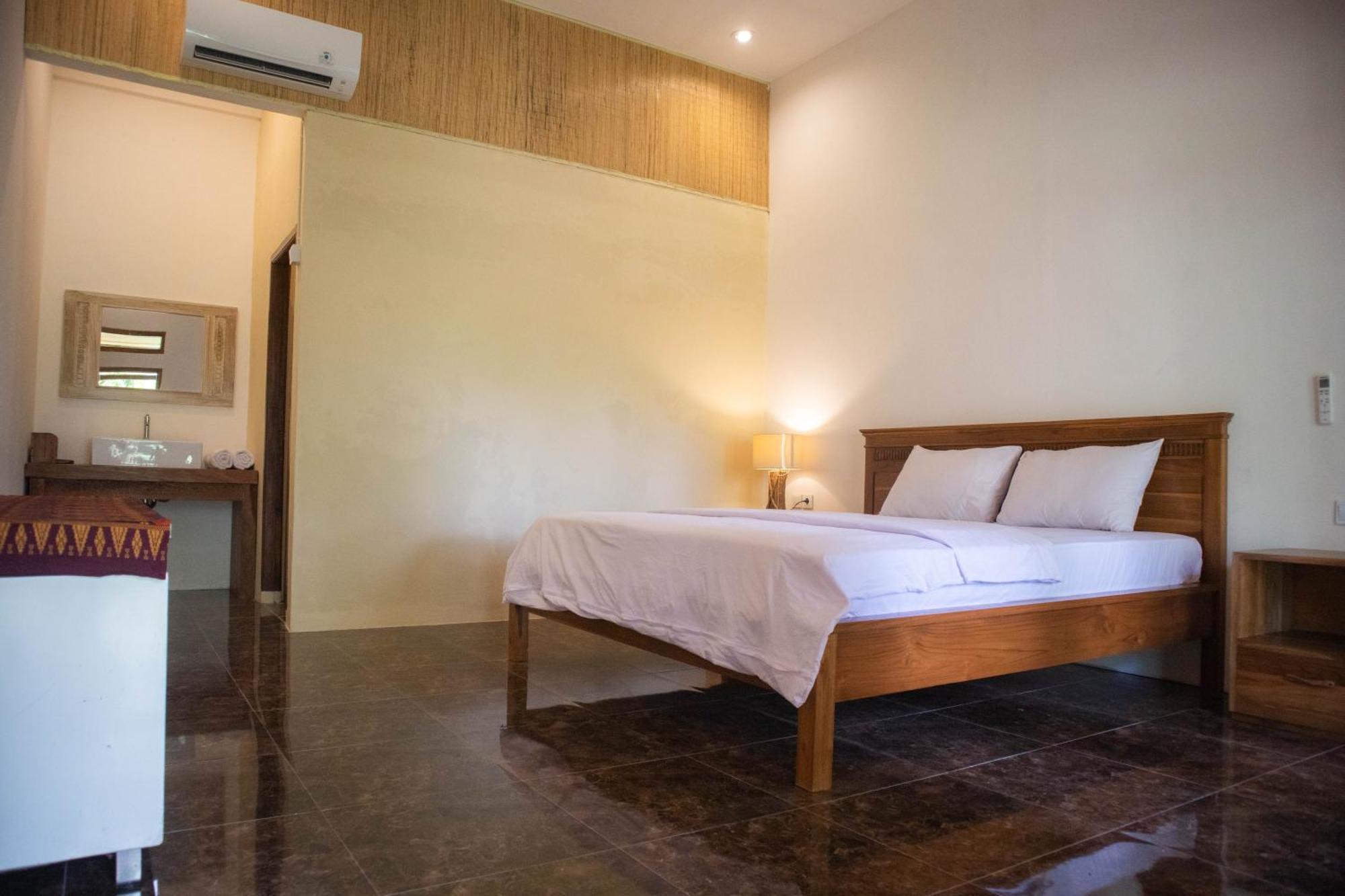 Peraja Bungalows Loyok Sangyang Room photo