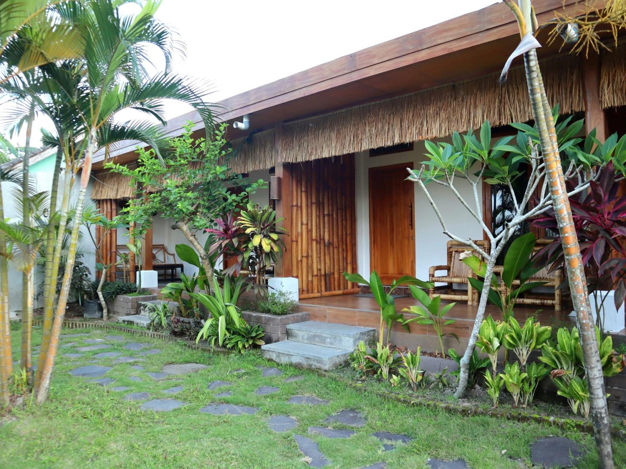 Peraja Bungalows Loyok Sangyang Room photo