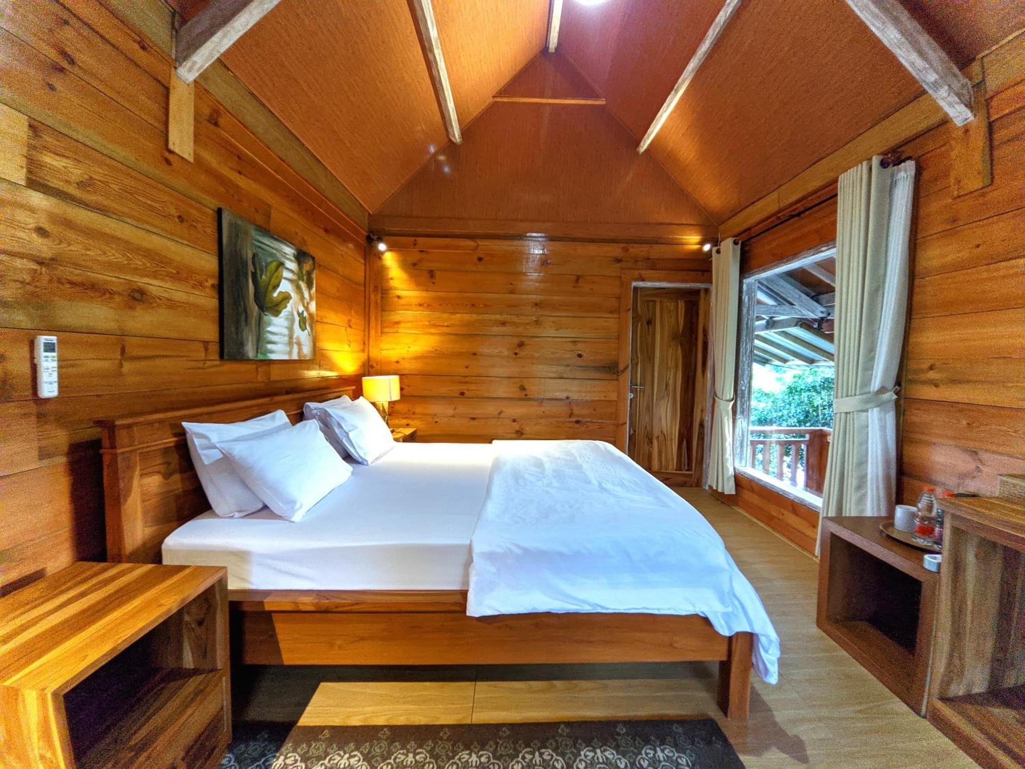 Peraja Bungalows Loyok Sangyang Room photo