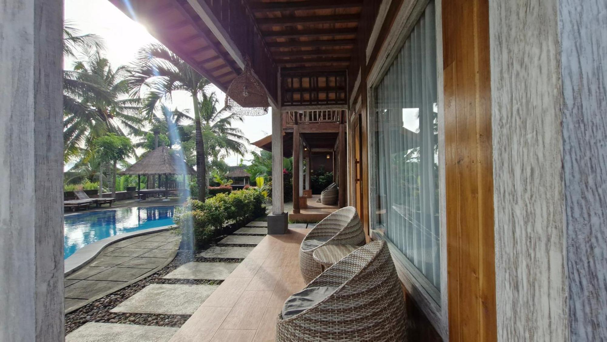 Peraja Bungalows Loyok Sangyang Exterior photo