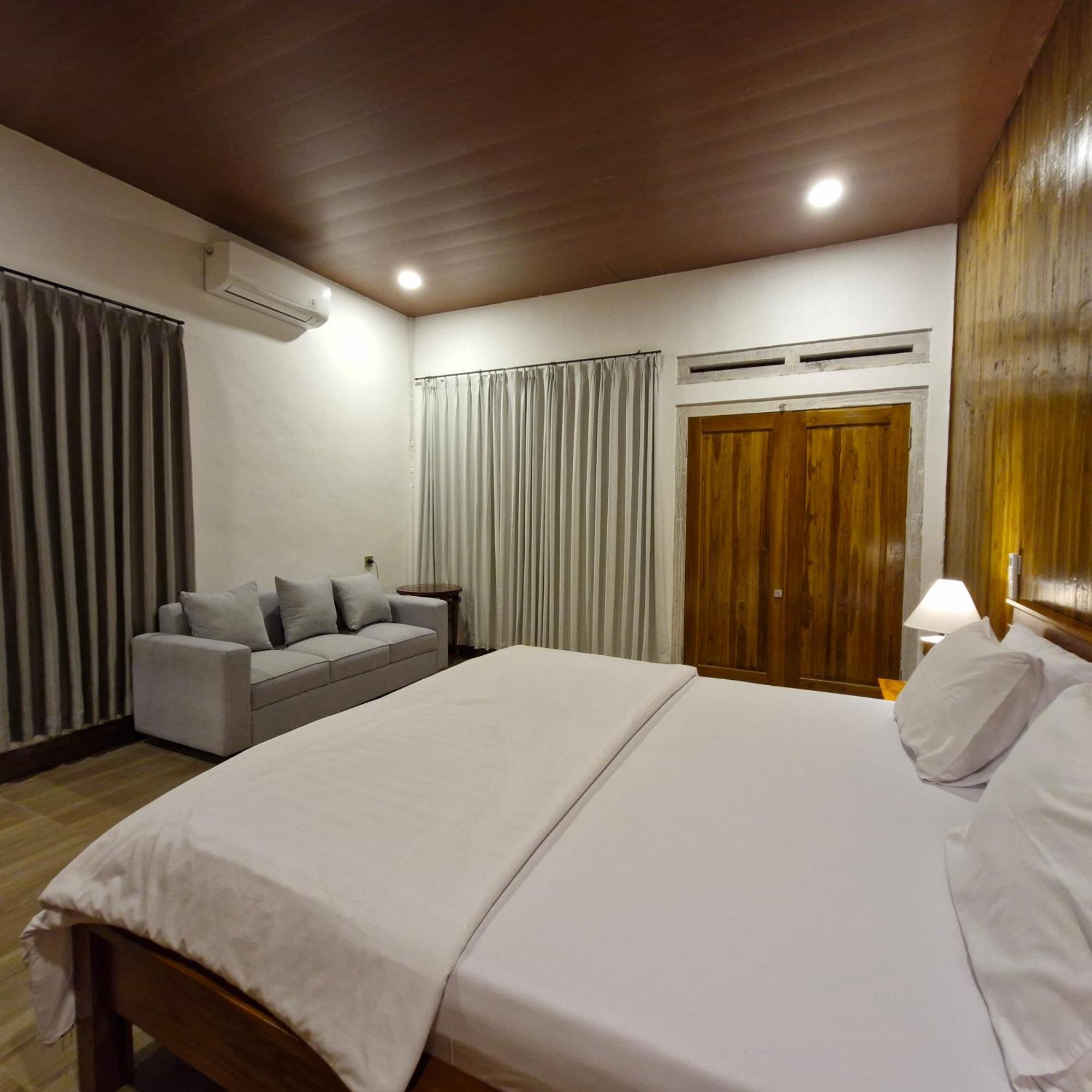 Peraja Bungalows Loyok Sangyang Exterior photo