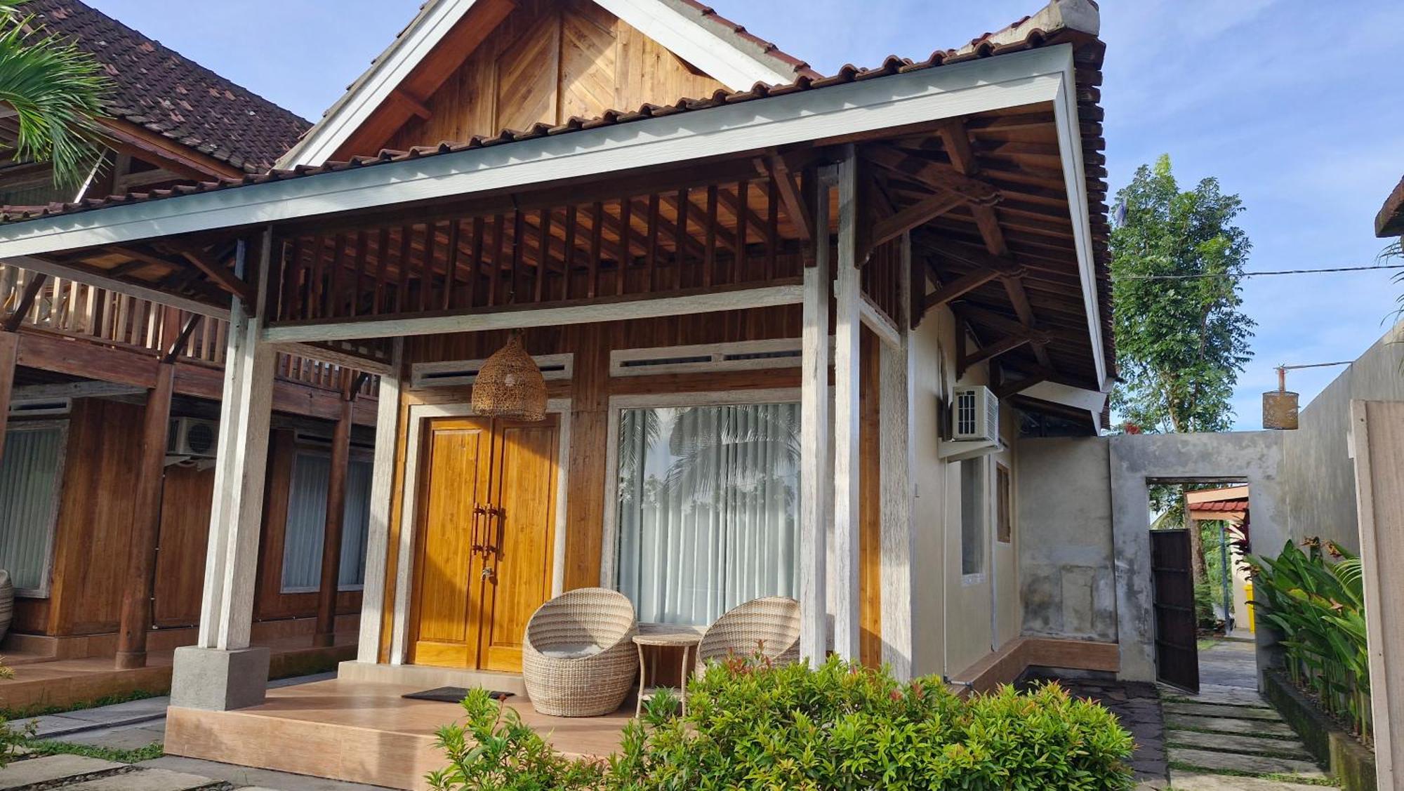Peraja Bungalows Loyok Sangyang Exterior photo