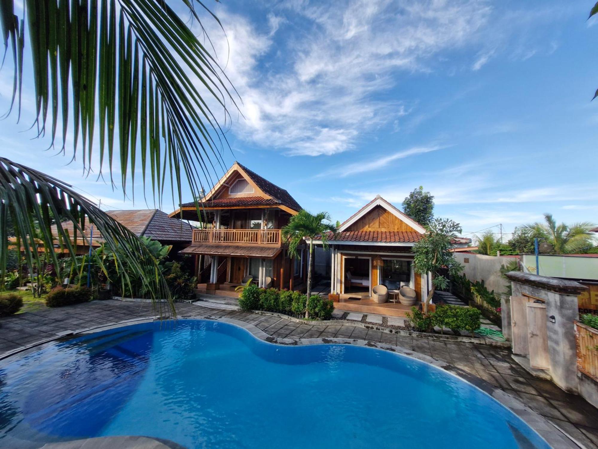 Peraja Bungalows Loyok Sangyang Room photo